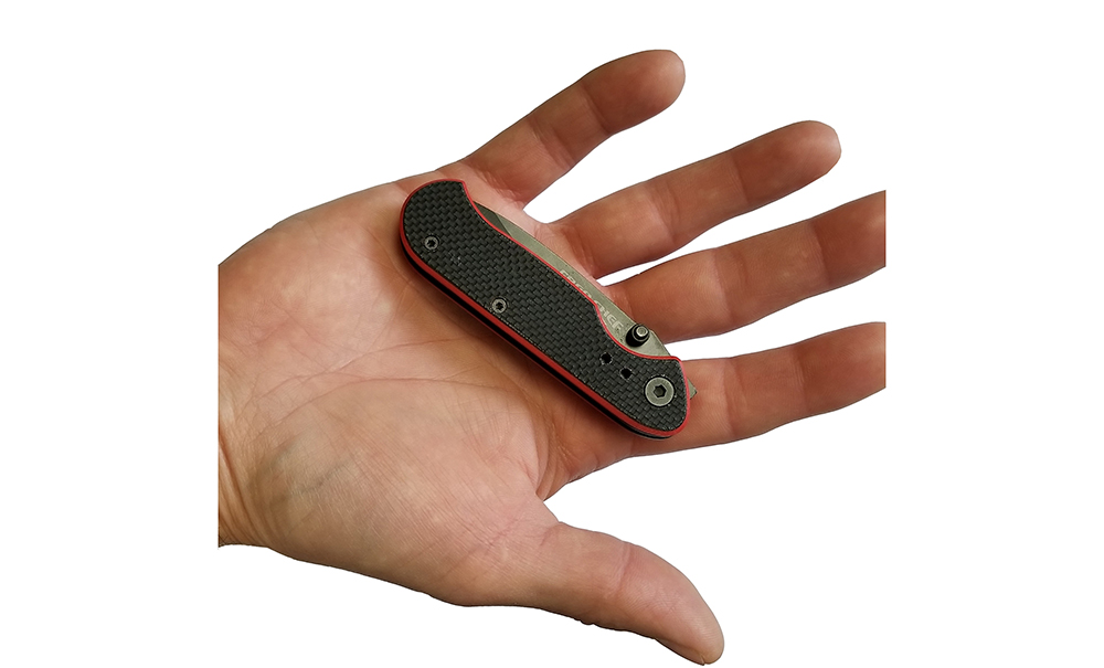 Pocket knife in hand