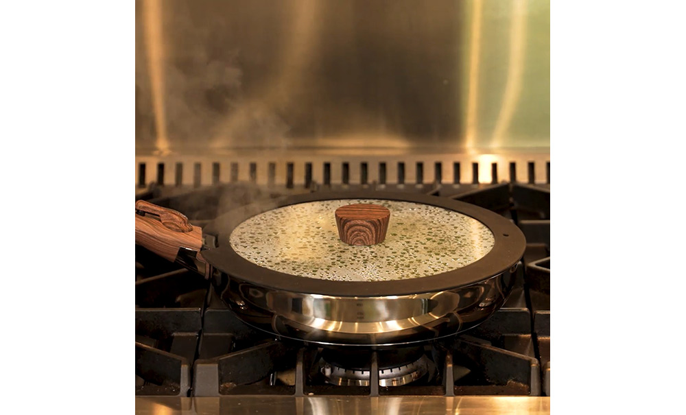 Ergo Chef Pro Smart Pan Steaming veggies