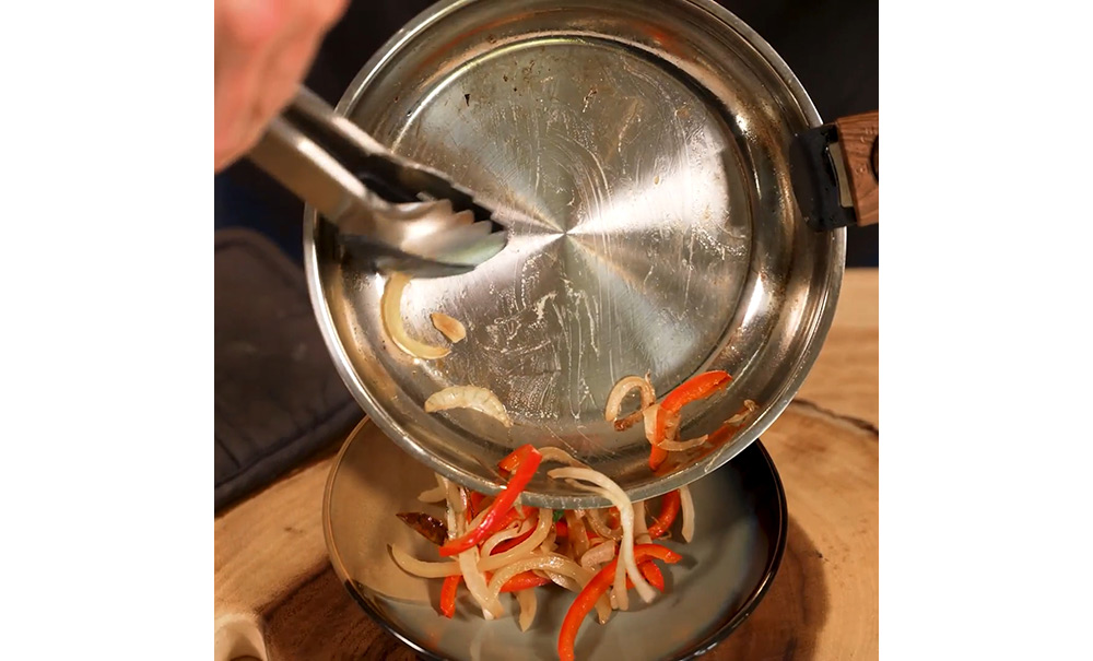 https://ergochef.com/wp-content/uploads/2023/06/plating-peppers-8inch-pan.jpg